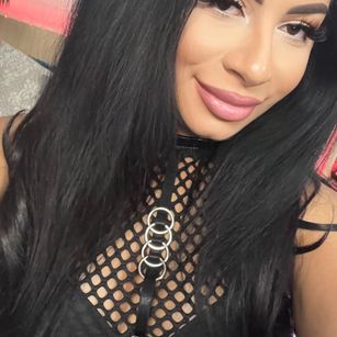 Model - FinDomCardi dominatrix