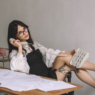 Model - MiraFlower stockings