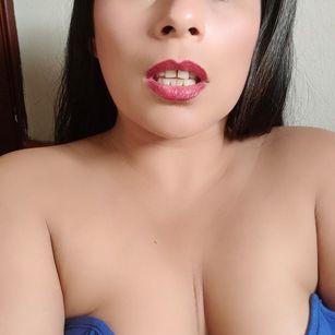 Model - Sheila curvy