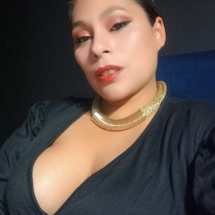 Model - Sheila depilada