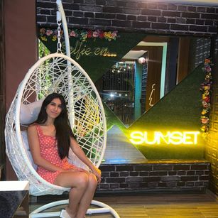 Model - Luciana longlegs