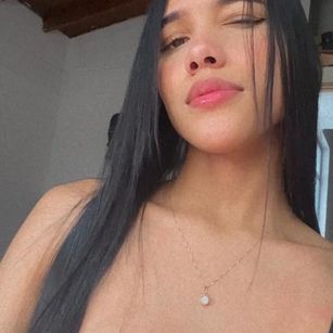 Model - Lexxi Monroe dildo