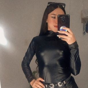 Model - Athziry G latina