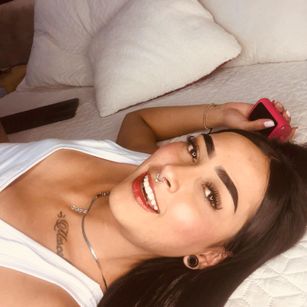 Model - Elisa Peters masturbation