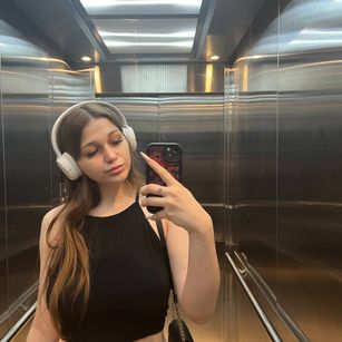 Model - mary bigtits