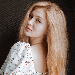 Model - Lily bigtits