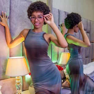 Model - EmilyWise Ebony