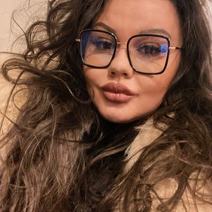 Model - Sascha Blosom femdom