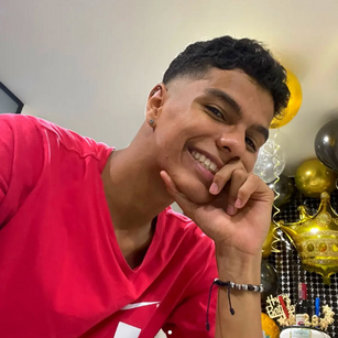 Model - James Dreams musica