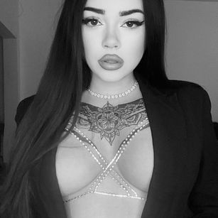 Model - Vixenia bigboobs