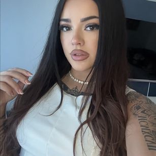 Model - Vixenia tattoos