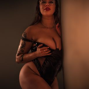 Model - Ashley gaia sexy