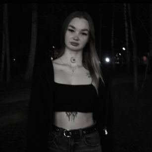 Model - Kelly bigtits