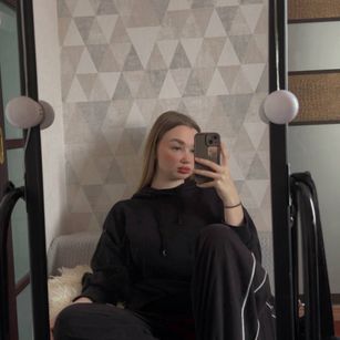 Model - Kelly bigass