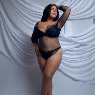 Model - BigBoobsGirl feet