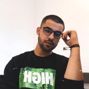 Model - ROB BLACKWOOD hairy