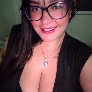 Model - Carolina Hernandez curvy