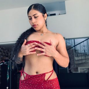 Model - SarahSky cum