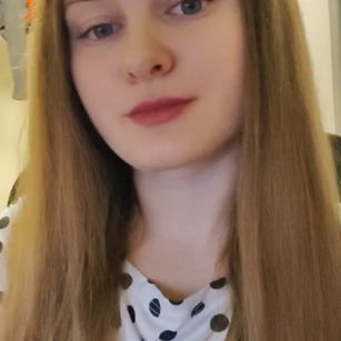 Model - Sonya Ellis kiss