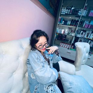 Model - VenusOlympus fetish