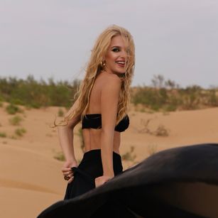 Model - FloraMiss sexy