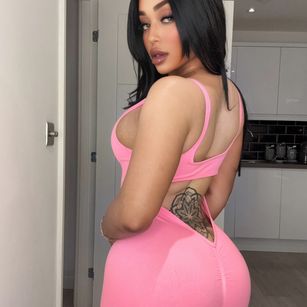 Model - Layla Lamour BIGASS