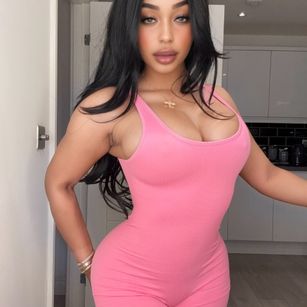 Model - Layla Lamour FINDOM