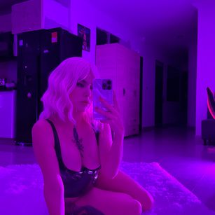 Model - SaraVipper deepthroat