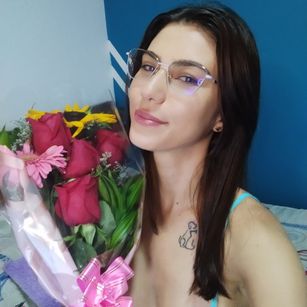 Model - luniitha latina