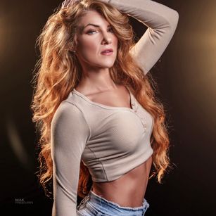 Model - Red_2025 redhead