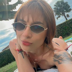 Model - Amber Hudson skinny