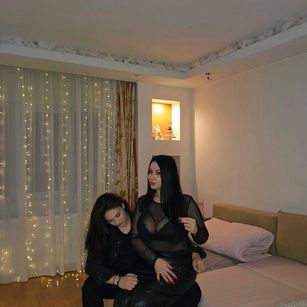 Model - DoubleeTroublee latina