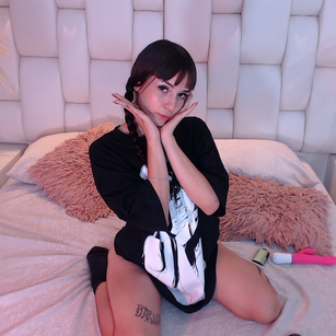 Model - LilithStars petite