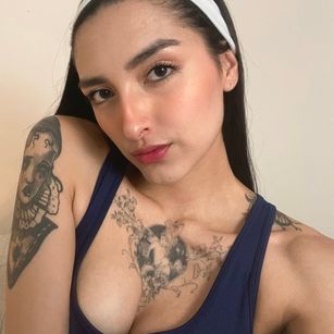 Model - Emilia Vitti dirtytalk