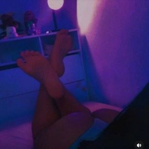 Model - Alexa fuego hotlatina