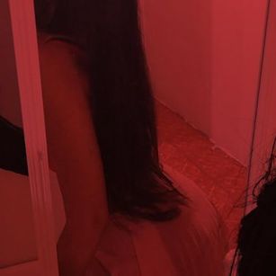 Model - Alexa fuego morena