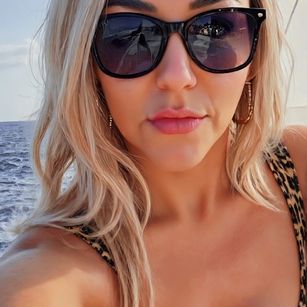 Model - SofiaRyder switch