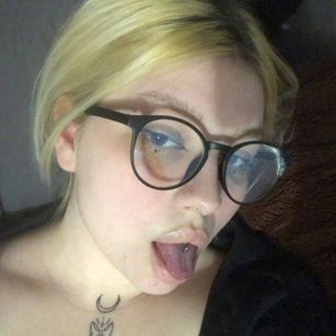 Model - Lirika Blowjob