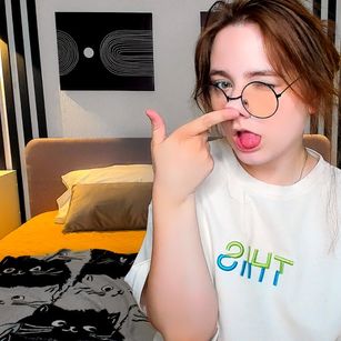 Model - Tara R nonude