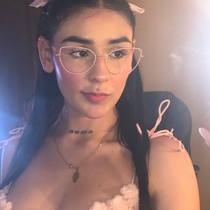 Model - Violet Blaze pussy