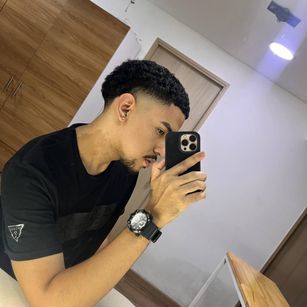 Model - Nico Angell versatil