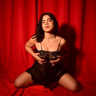 Model - Daniela young