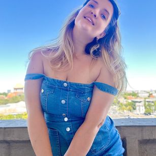 Model - Joanna boobs