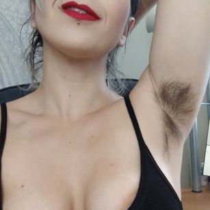 Model - IvyBerry hairy