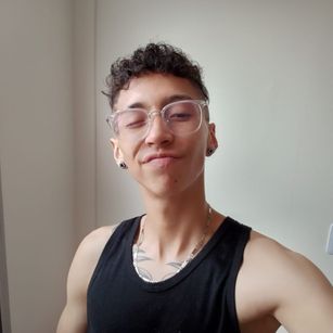 Model - Yan Guy Bottom