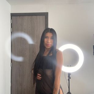 Model - Juli Valencia joi