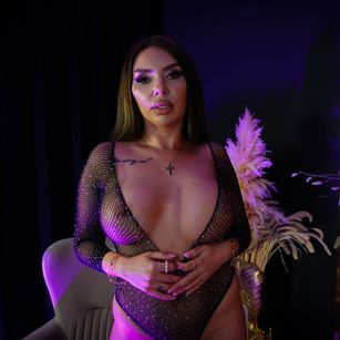 Model - NyraWinn bigtits