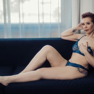 Model - RubyLynne curvy