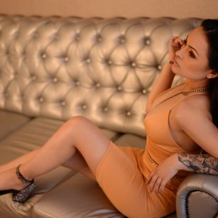 Model - ReyaMayer dance