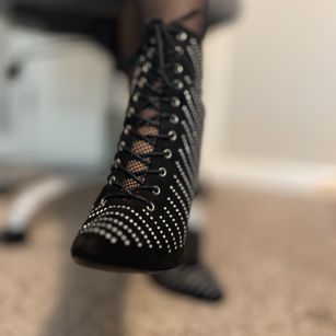 Model - Goddess Ken Jo Assworship